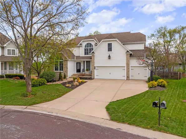5209 W 161st St, Overland Park, KS 66085