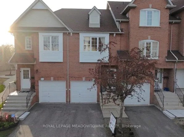 1591 S Parade Ct #2, Mississauga, ON L5M