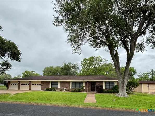 104 W Larkspur St, Victoria, TX 77904
