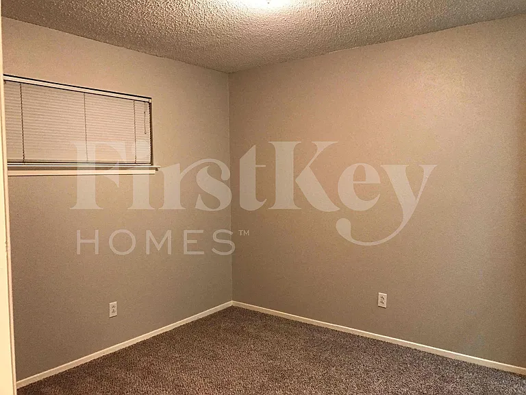 2710 Peachtree Ln — Photo 39