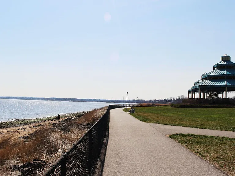 Bayside Cove — Photo 15