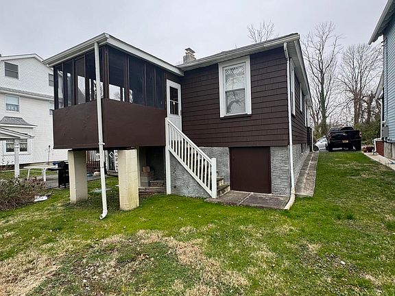 3rd image of 21 Androvette Ave