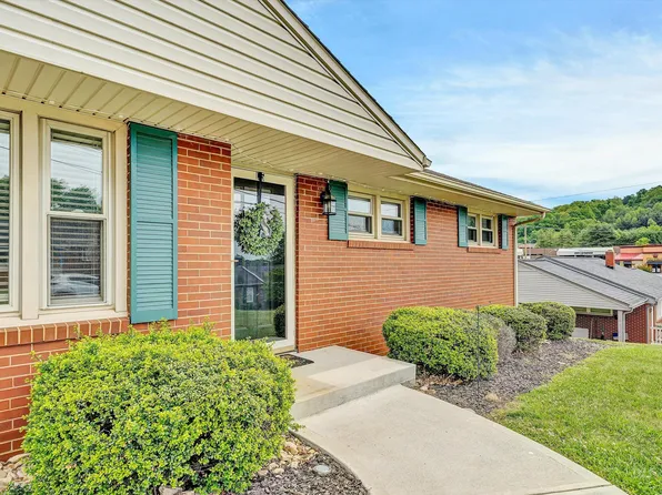 135 Center St, Rocky Mount, VA 24151