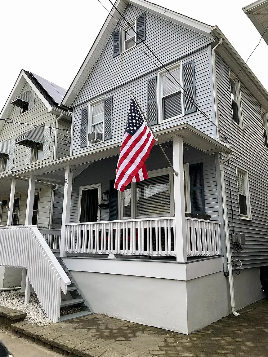 4 bed, 1.5 bath, 1400 sqft, $5,500 — Photo 1