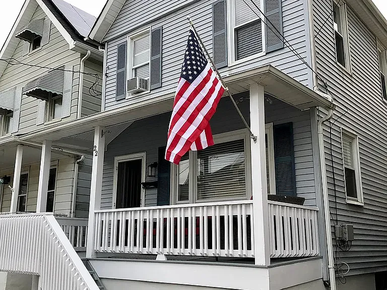 22 Beach St — Photo 1