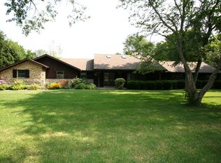 102 Pletcher Dr, Yorkville, IL 60560