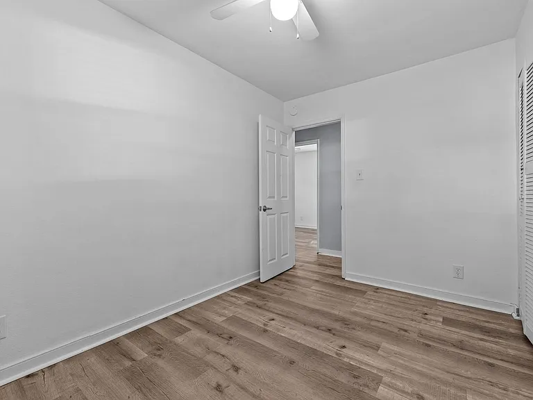 413 Catalina Ave — Photo 12
