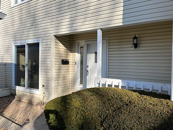 3rd image of 2281 Club House Ave