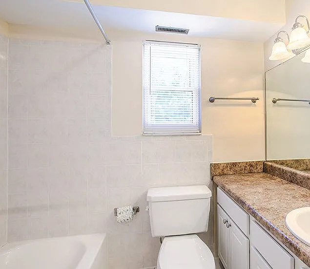 Woodmere Apartments — Photo 10
