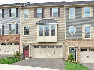 102 Arbor Trail Dr, Mc Kees Rocks, PA 15136