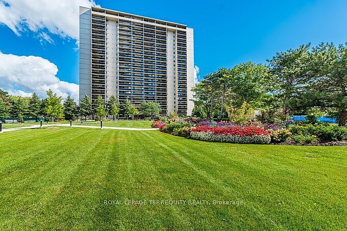 1st image of 812 Burnhamthorpe Rd #1102