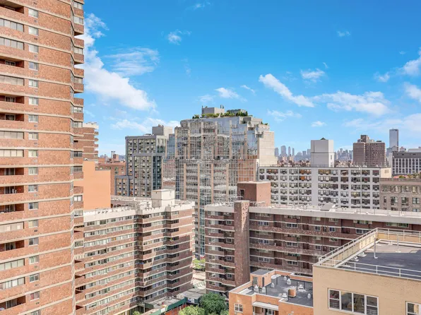 305 East 24th Street image 7 of 8