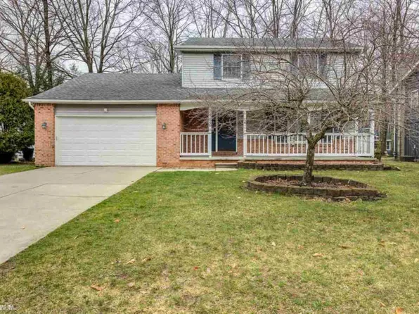4220 Surrey Ln, Fort Gratiot, MI 48059
