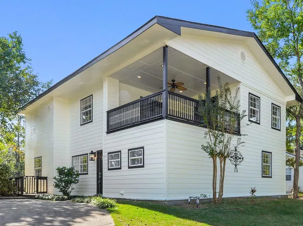 110 Forest St, Pass Christian, MS 39571