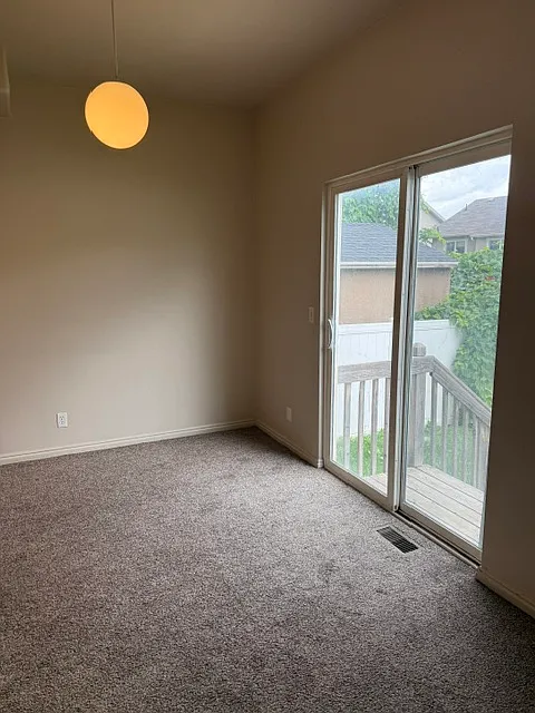 3 bed, 2.5 bath, 2175 sqft, $2,300 — Photo 4