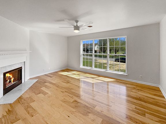 3rd image of 112 Lauren Dr