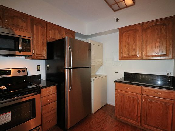 3rd image of 1805 Crystal Dr APT 204S
