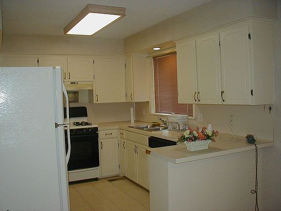 3rd image of 3251 W 53rd St