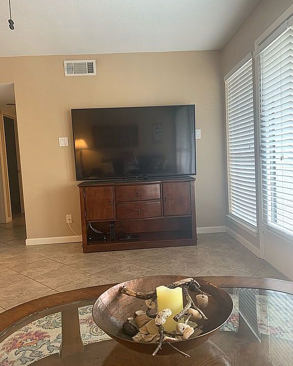 1st image of 3113 Laguna Blvd