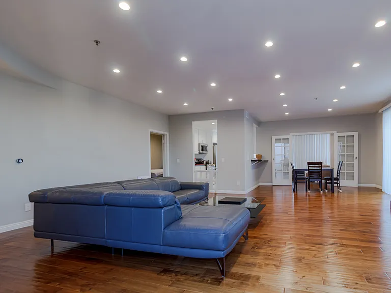 326 Westminster Ave #Penthouse 404 — Photo 7