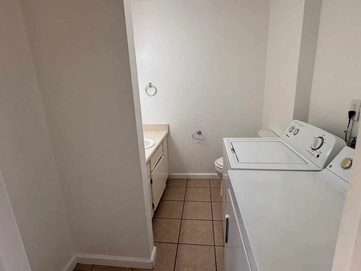 3 bed, 1.5 bath, 1350 sqft, $2,500 — Photo 4