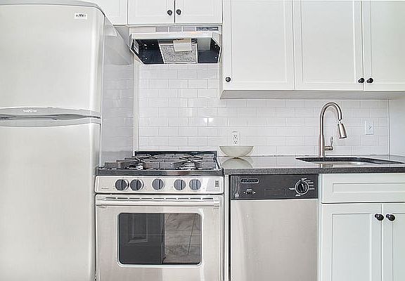 3rd image of 54 Barrow St APT 5A