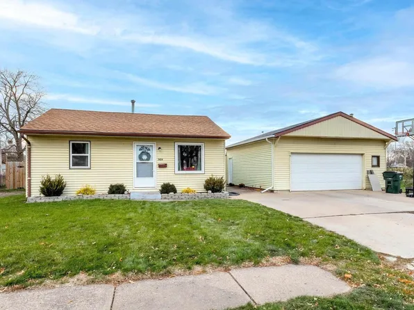 3404 Sunnyside Ave, Davenport, IA 52802