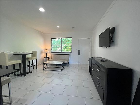 3rd image of 1545 Drexel Ave #427