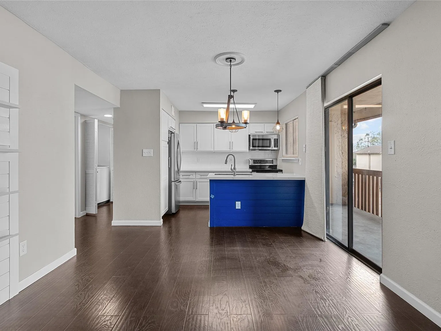 2 bed, 2.0 bath, 1168 sqft, $1,500 — Photo 3