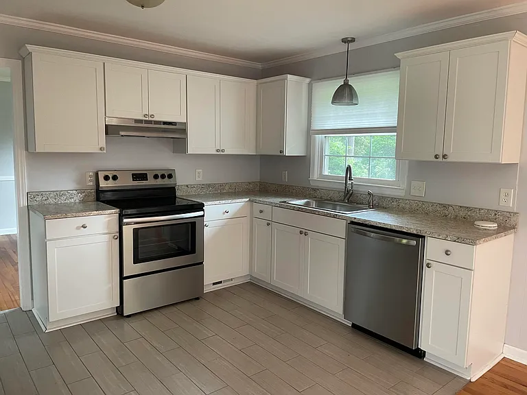 1115 Williams Dr — Photo 7