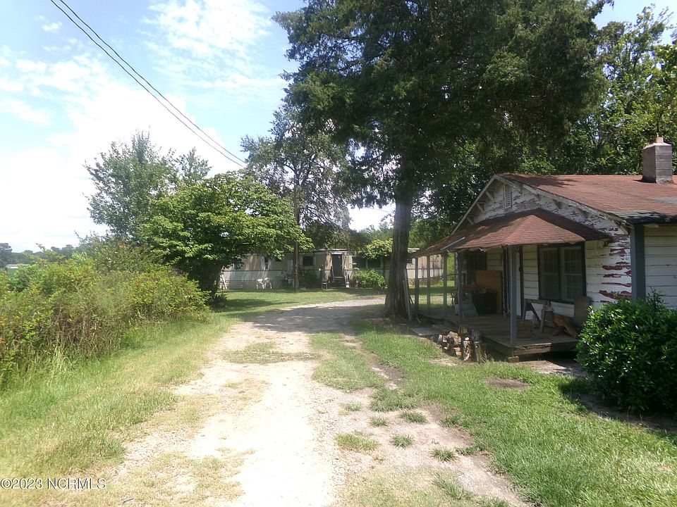 2nd image of 840 Moores Lane