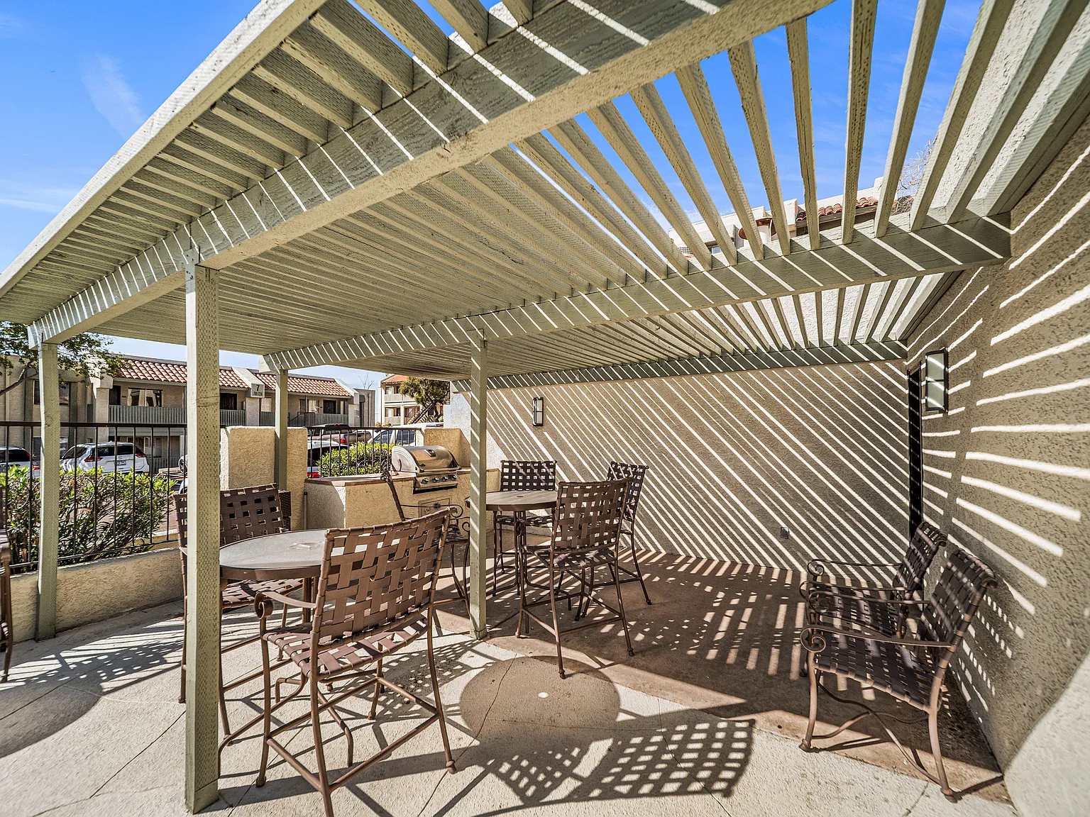 Valley View Apartments — Photo 3