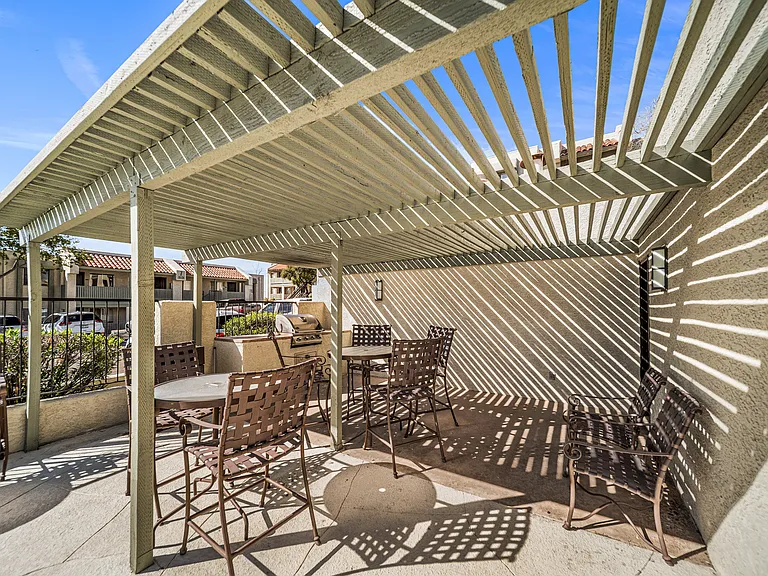 Valley View Apartments — Photo 4
