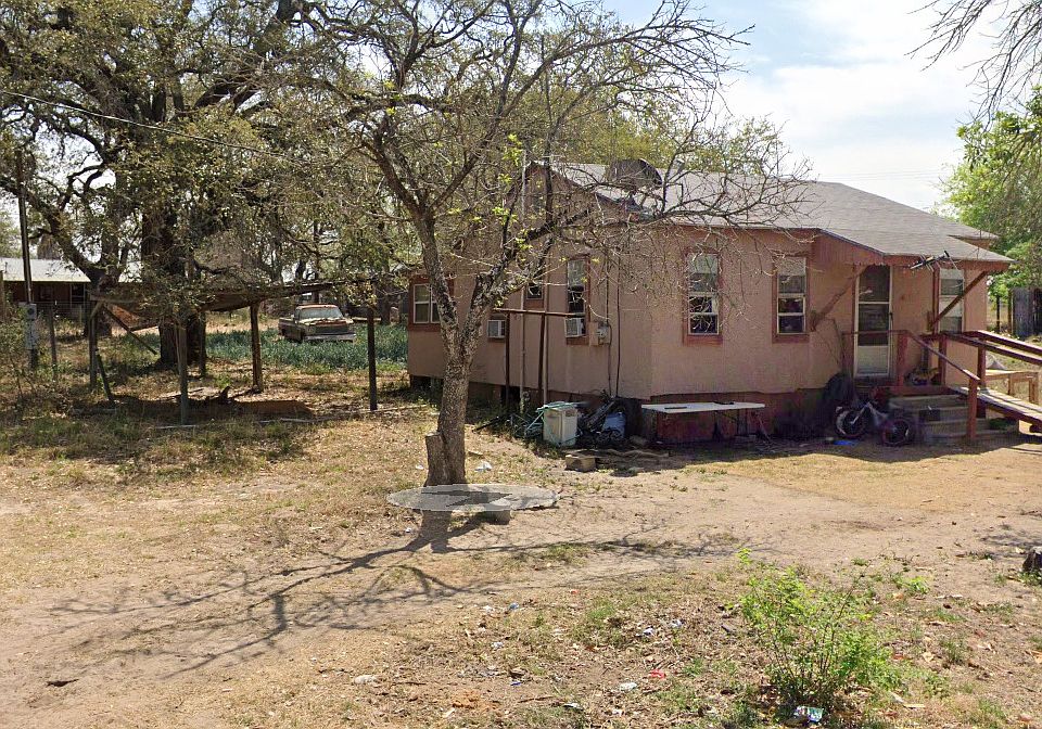 2nd image of 818 Flores