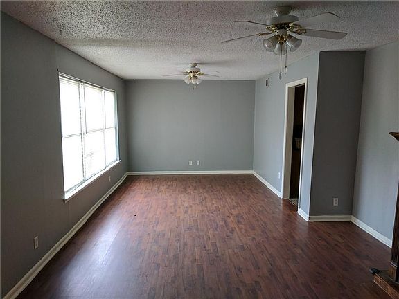 3rd image of 709 S La Salle Dr
