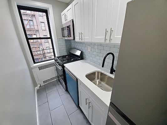 5th image of 55 E 196th St APT 4B
