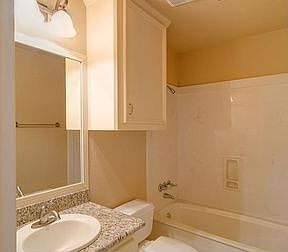 4th image of 1008 Winged Foot Dr