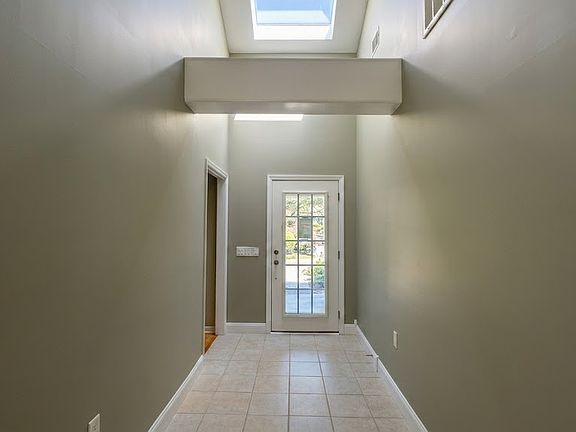 4th image of 1305 Rowland Dr