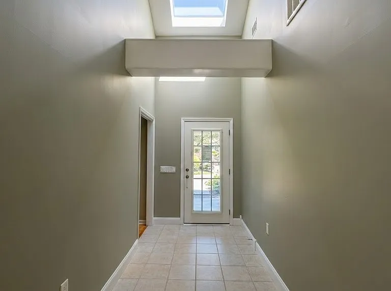 1305 Rowland Dr — Photo 4