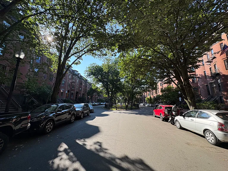 looking towards the park from Washington Street