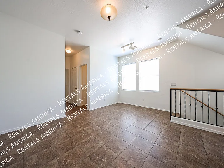 747 N Port Dr — Photo 15