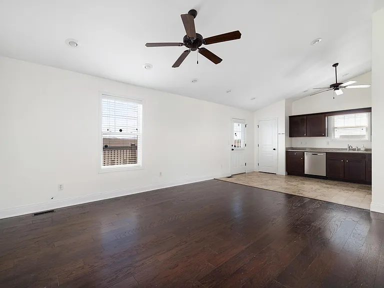 2128 Ida Sue Dr — Photo 2