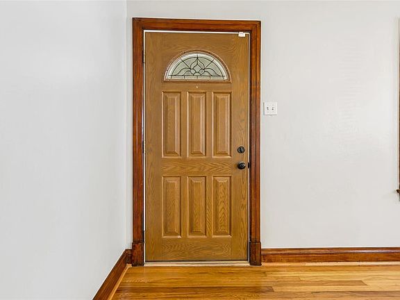 3rd image of 9950 Carlyle Ave