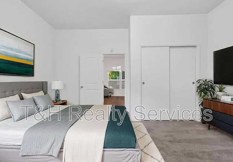 210 N Keystone Ave — Photo 21