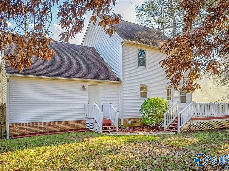 124 Suffolk Dr — Photo 6