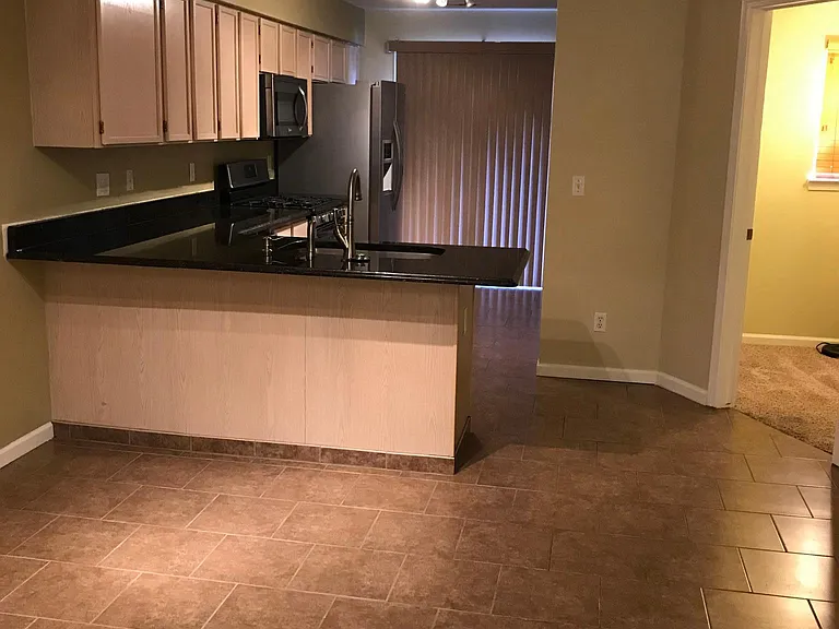 4242 Maple St — Photo 7