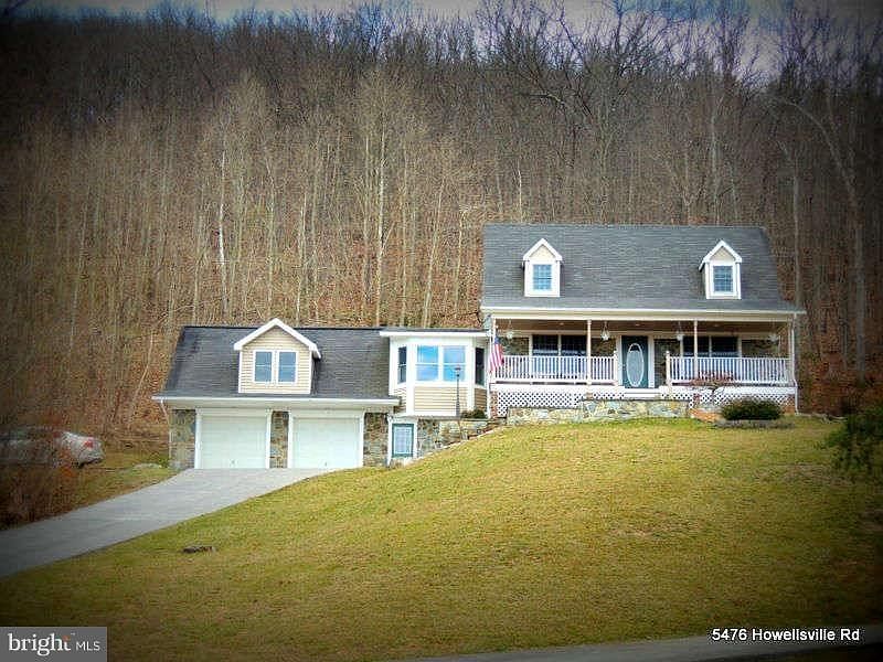 Spacious 2,500 sqft house with 2 car garage