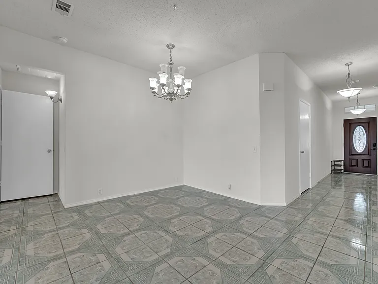 1407 Autumncrest Dr — Photo 5