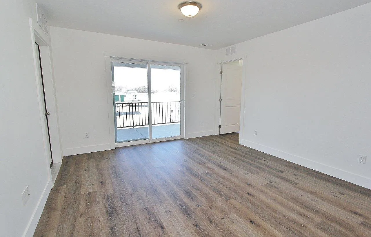 2 bed, 930 sqft, $1,475 — Photo 2