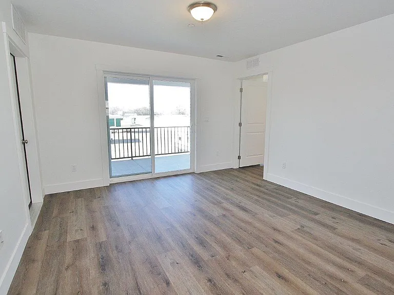 1060 Bighorn St #B — Photo 3